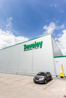 Develey - oznakowanie zewnętrzne budynku