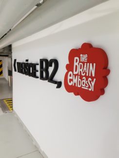 oznakowanie informacyjne garażu