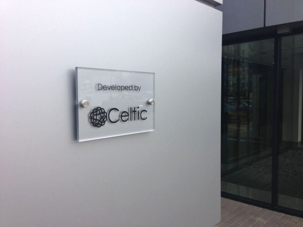 Post-13-tabliczka-przydrzwiowa-tabliczka-ze-szk-a