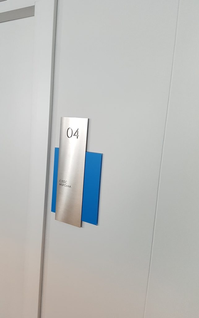 Post-13-tabliczka-ze-stali-tabliczka-przydrzwiowa